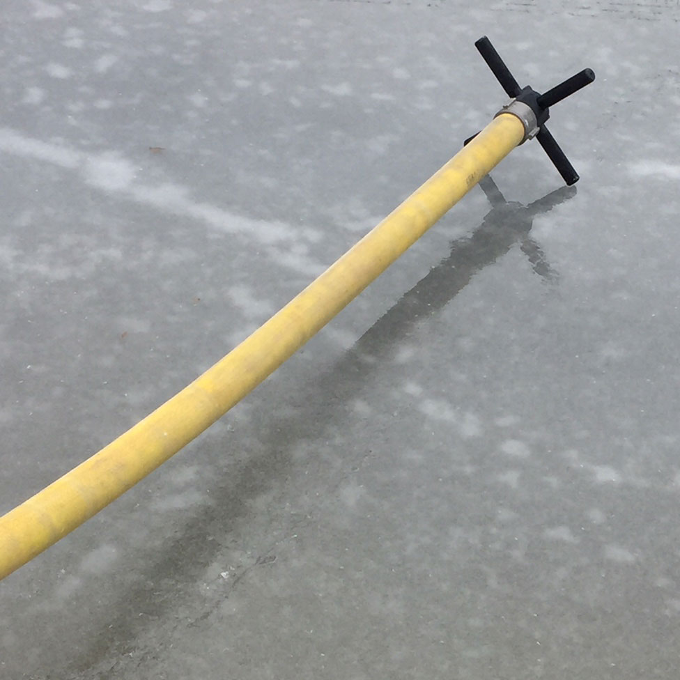 4 Handle end extended on ice